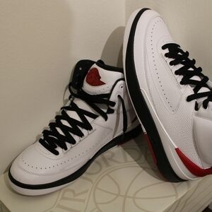 Air Jordan Retro 2 Chicago